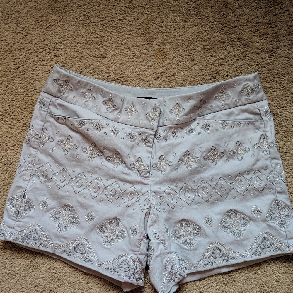 WHBM Shorts Beautiful Embroidery